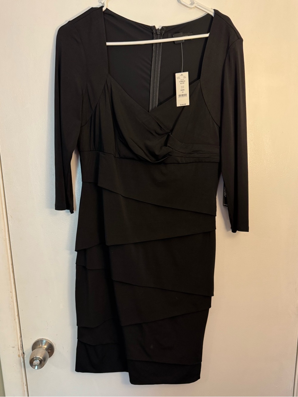 NWT White House Black Market size 12 V-Neck Women's Dress instantly slimming